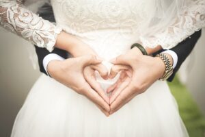 Matrimonio? Roba del passato secondo gli inglesi