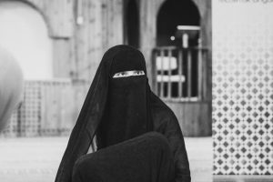 Le facce sotto il niqab